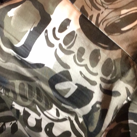 Ladies Flowy Lined Skirt with Abstract Pattern - Picture 4 of 4